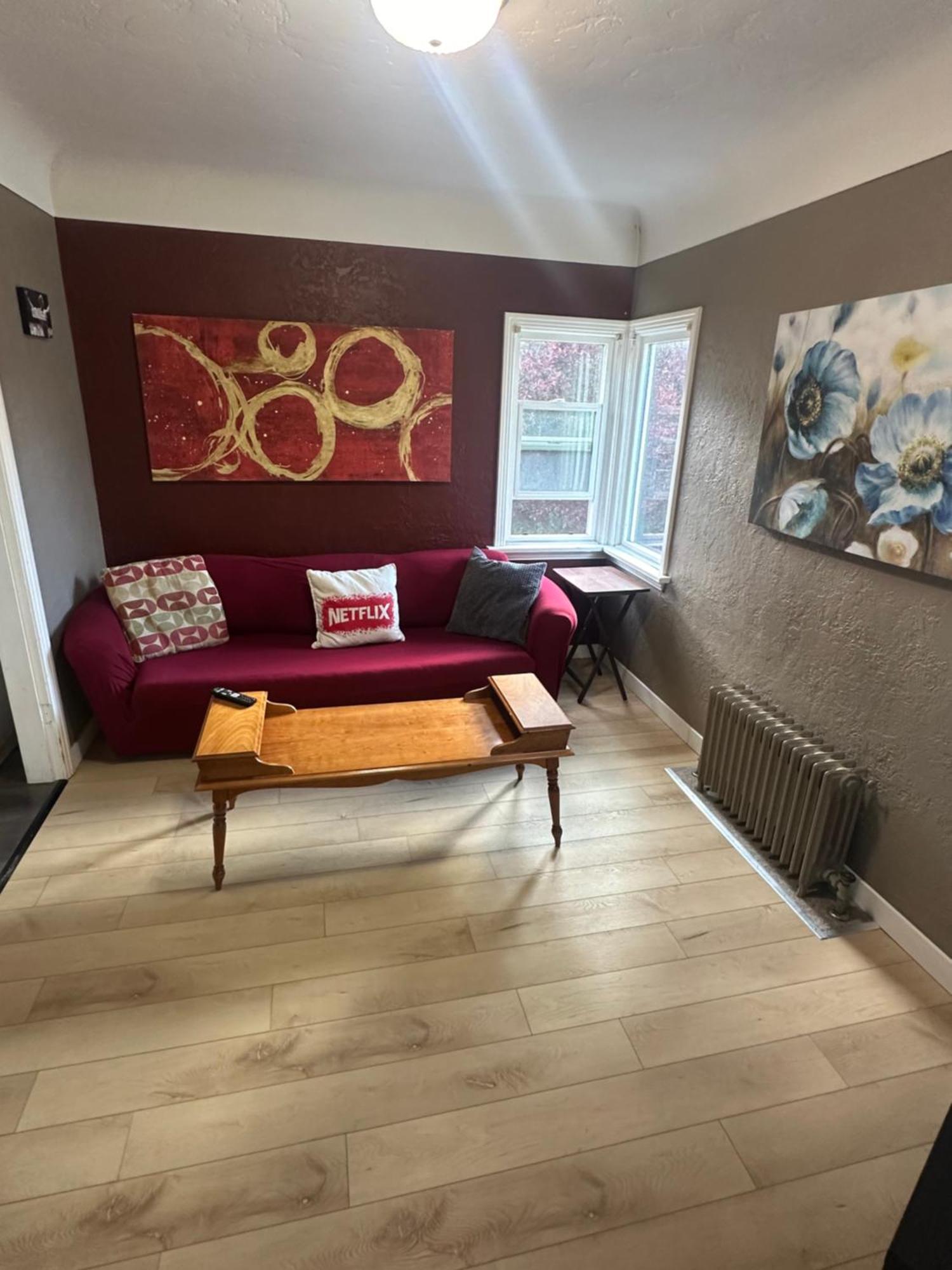 Artistic Apartment Near Downtown Victoria Eksteriør billede