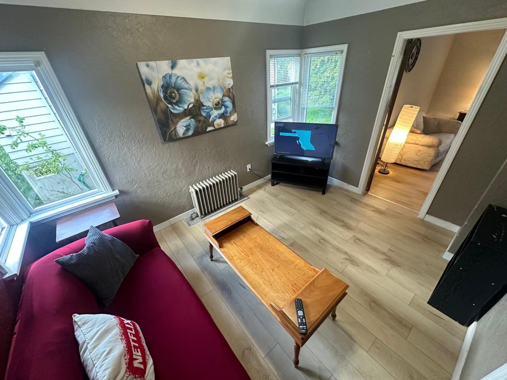 Artistic Apartment Near Downtown Victoria Eksteriør billede