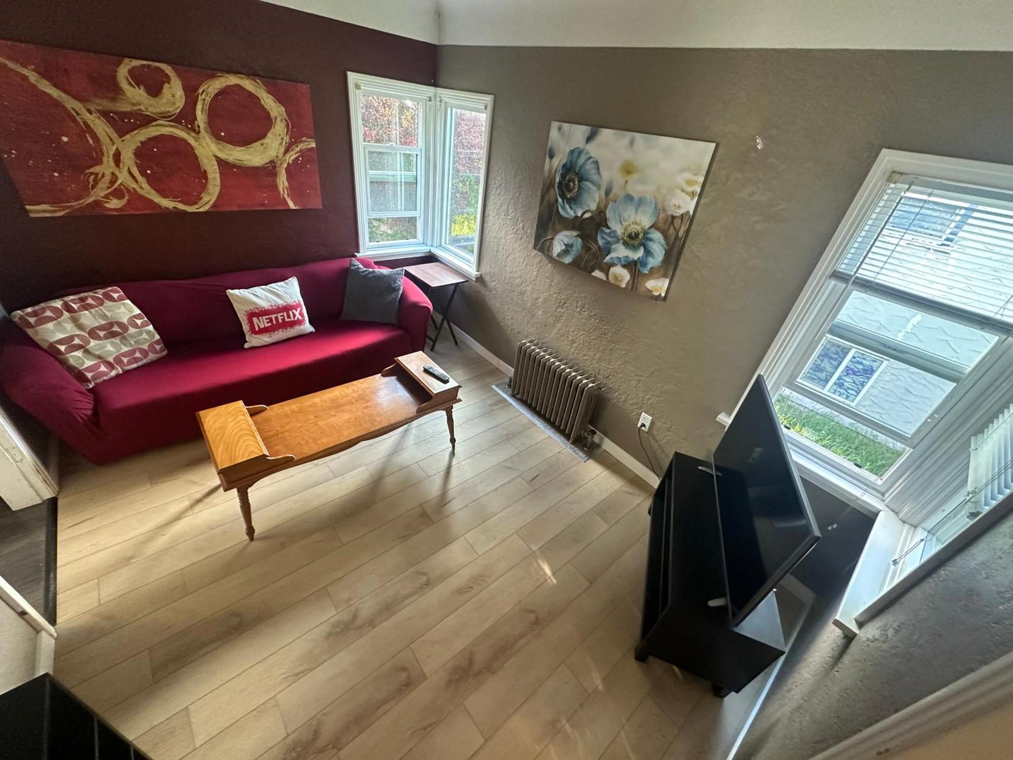 Artistic Apartment Near Downtown Victoria Eksteriør billede