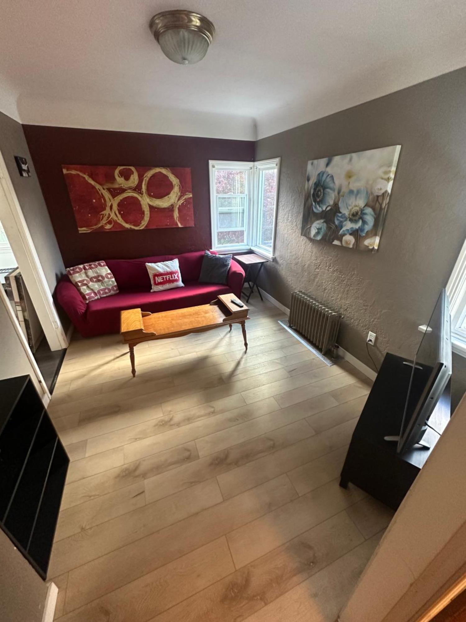 Artistic Apartment Near Downtown Victoria Eksteriør billede