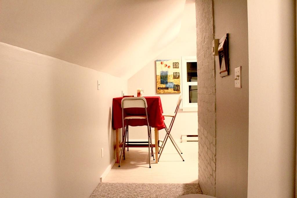 Artistic Apartment Near Downtown Victoria Eksteriør billede
